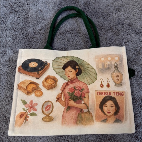 Vintage-Inspired Canvas Tote Bag with Green Handles - Picture 1 of 7